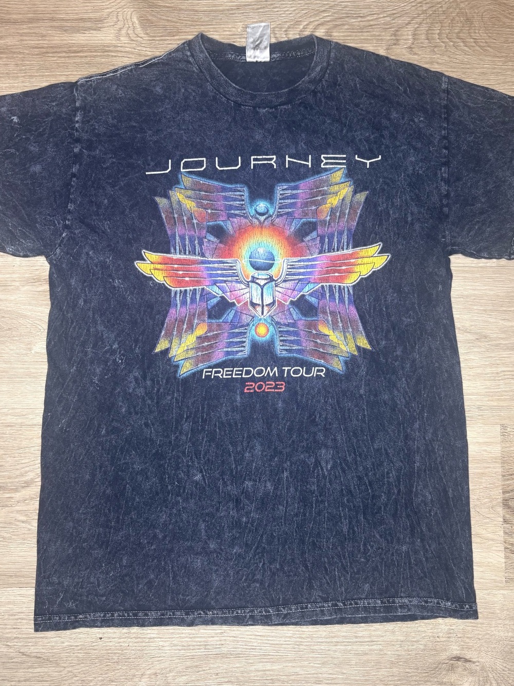 Journey Freedom Tour 2023 tee 🔥
That vintage wash + full tour back hit DIFFERENT